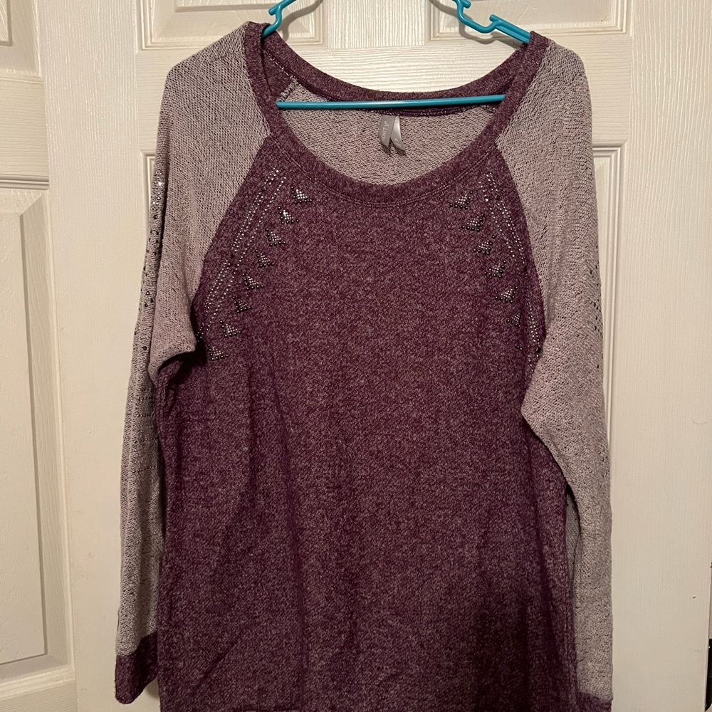 Vanity sweater Size XL